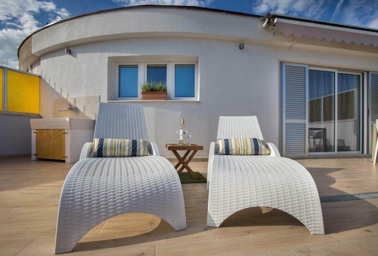 Sunny Rooftop Split Exterior photo